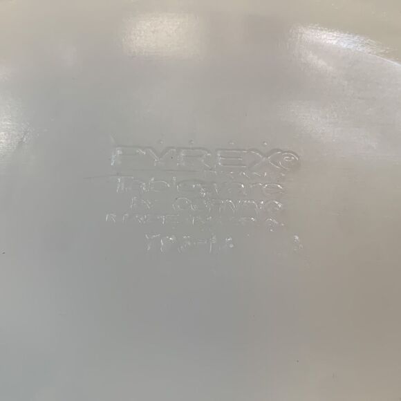 2 Pyrex Serving Plates Gold & Black Fleur De Lis Pattern Trim on White Ceramic - Picture 6 of 7